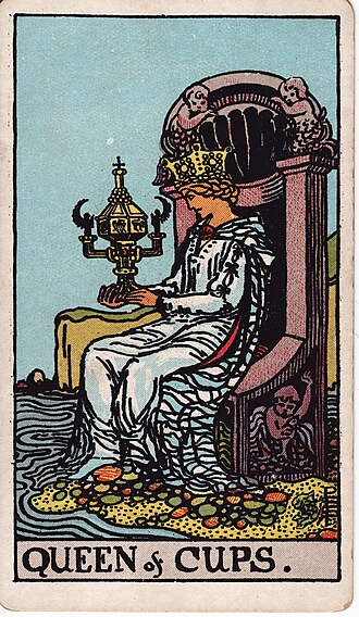 ไพ่ Queen of Cups